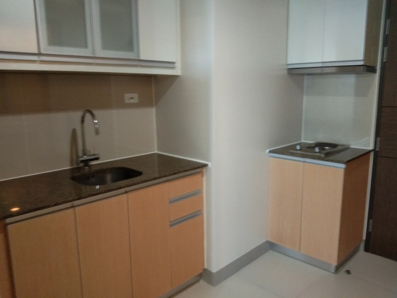 FOR RENT: 1-bedroom furnished condo in One Uptown Fort Bonifacio. New unit
