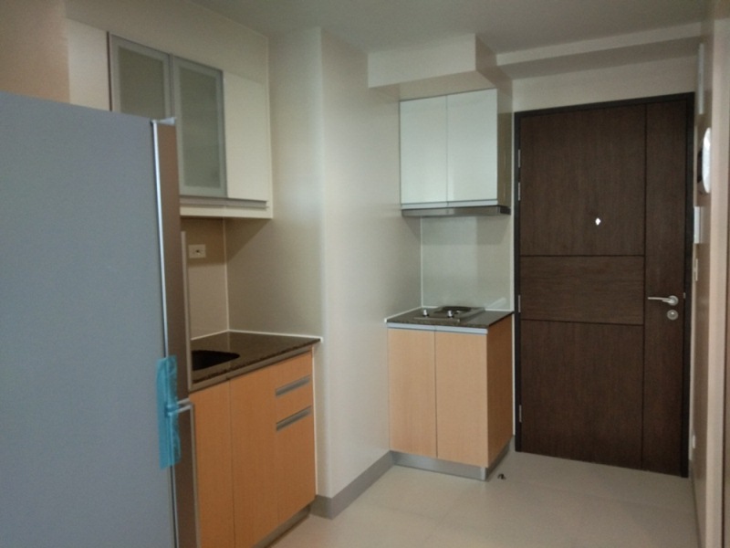 FOR RENT: 1-bedroom furnished condo in One Uptown Fort Bonifacio. New unit