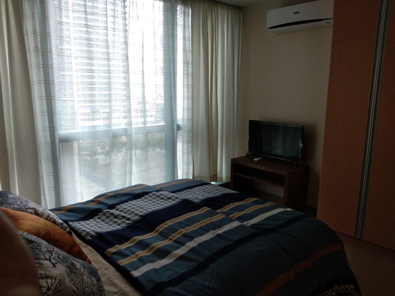 FOR RENT: 1-bedroom furnished condo in One Uptown Fort Bonifacio. New unit