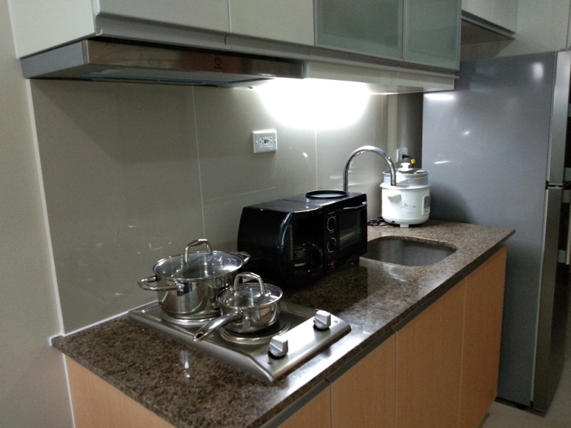 FOR RENT: 1-bedroom furnished condo in One Uptown Fort Bonifacio. New unit