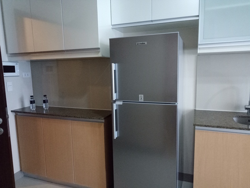 FOR RENT: 1-bedroom furnished condo in One Uptown Fort Bonifacio. New unit
