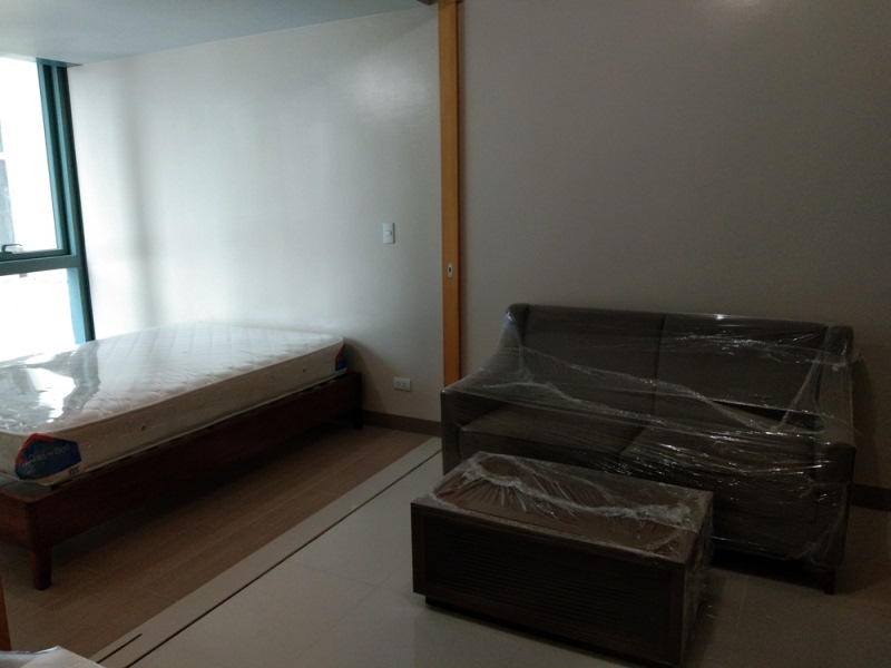 FOR RENT: 1-bedroom furnished condo with parking in One Uptown Fort Bonifacio