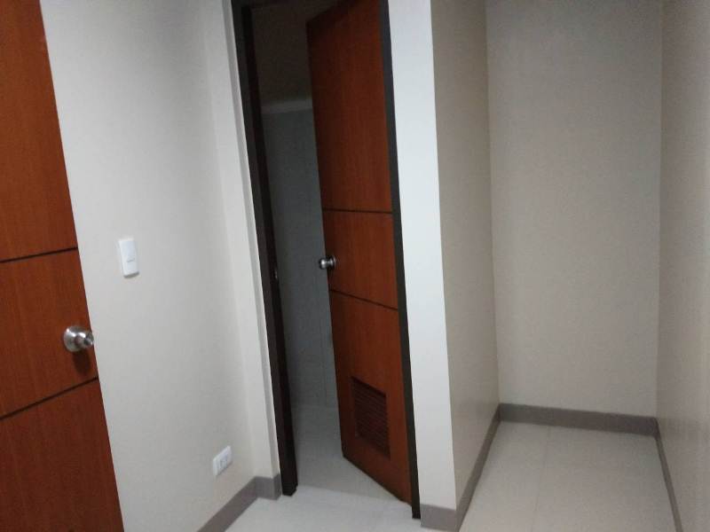 NEW UNIT: 2-bedroom furnished in One Uptown Fort Bonifacio condo for rent